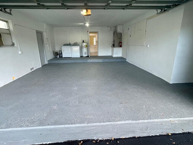 Building Photo - 1160 SW 69th Ave