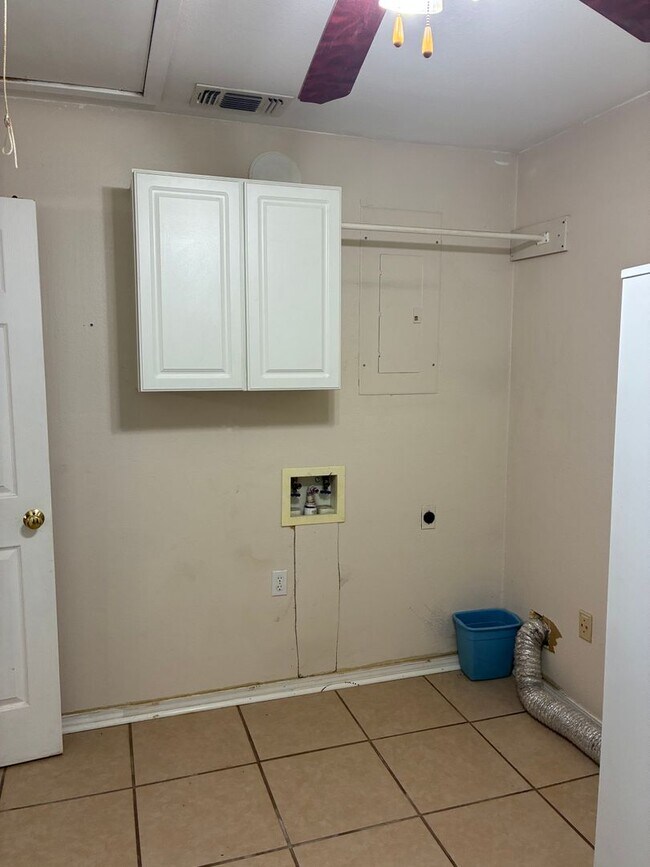 Building Photo - 579 CR 5420