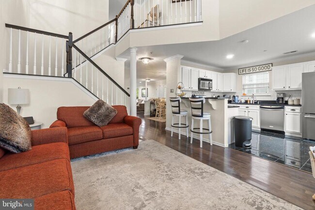 Building Photo - 221 Lookout Pl