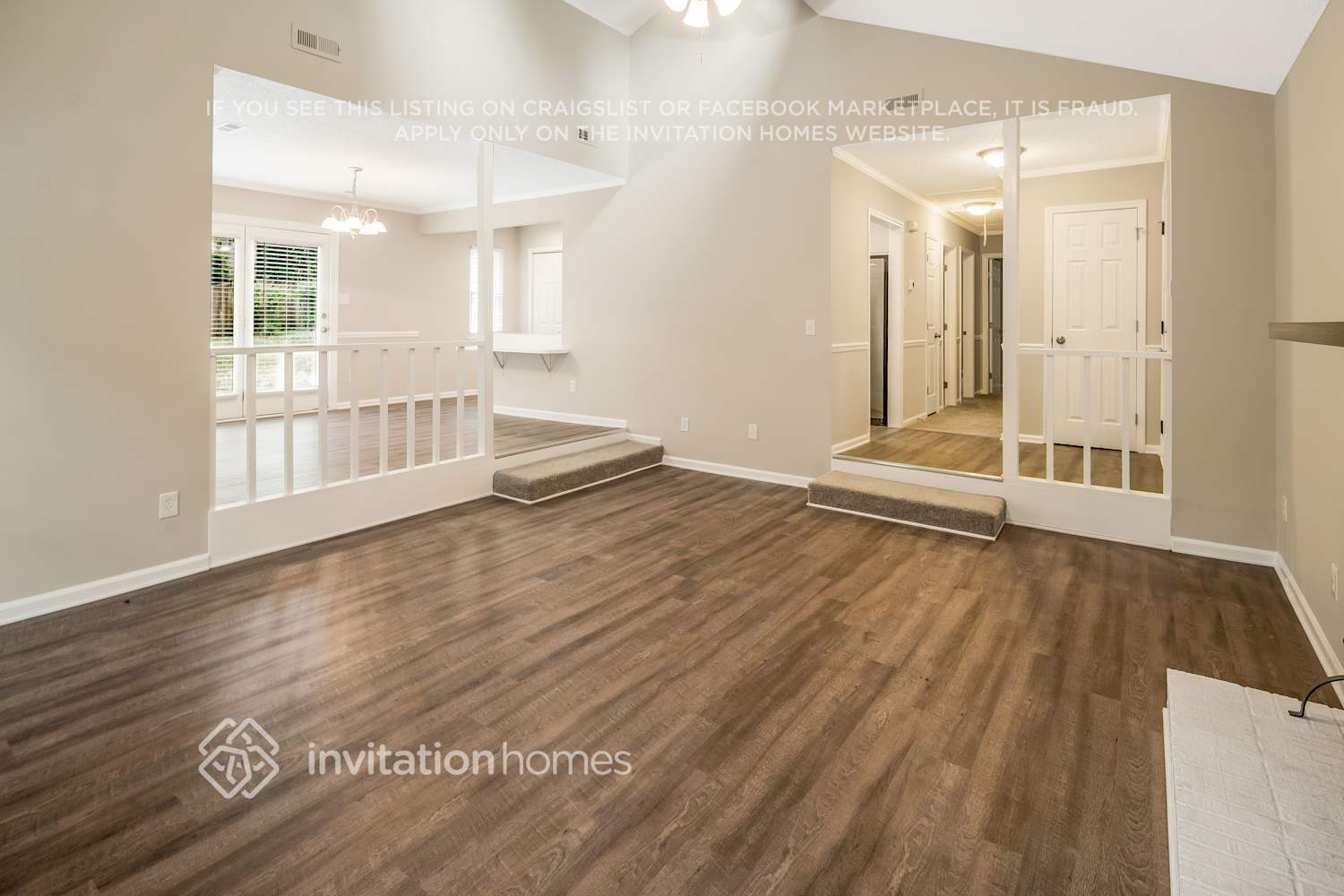 Building Photo - 10210 Camelback Cir