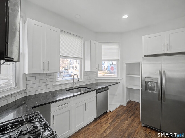 Building Photo - 144 Cottage St