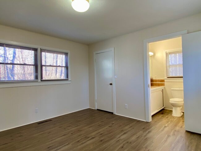 Building Photo - 729 Asbury Rd