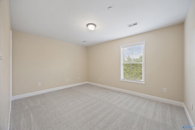 Building Photo - 120 Park Square Ln