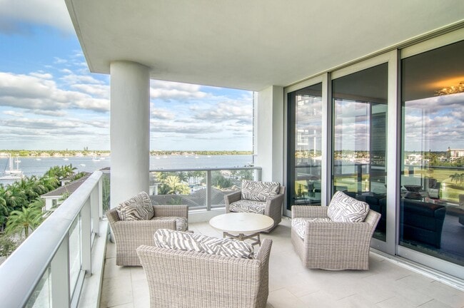 Building Photo - 1 Water Clb Wy