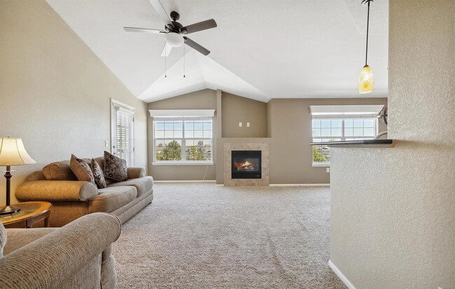 Building Photo - Spacious 2 bedroom, 2 bathroom condo for r...