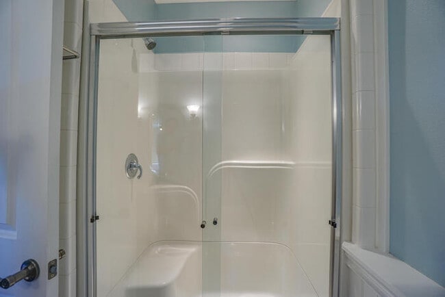 Building Photo - FOUR BEDROOM HOUSE IN LACAMAS SHORES WINTE...