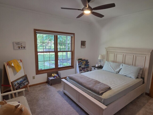 Building Photo - 3 bedroom executive ranch in Sussex