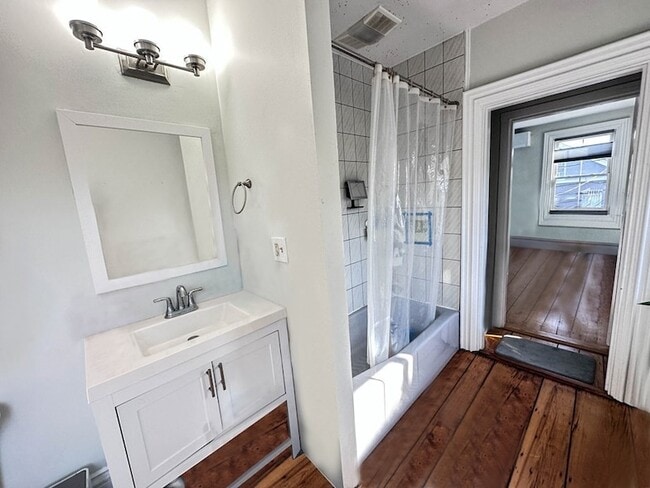 Building Photo - 83 Thorndike St