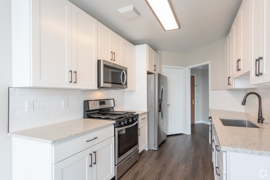 3BR, 2.5BA 1,920 SF - The Grand I