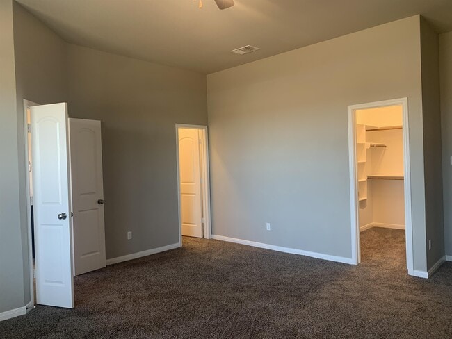 Building Photo - 8302 Pleasant Trail Dr