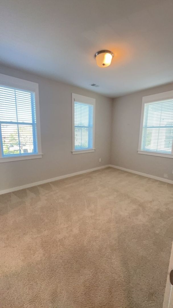 Building Photo - Beautiful Home in Summers Corner