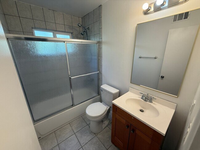 Building Photo - 4 -Bedroom Single-Story Home in Canyon Cou...