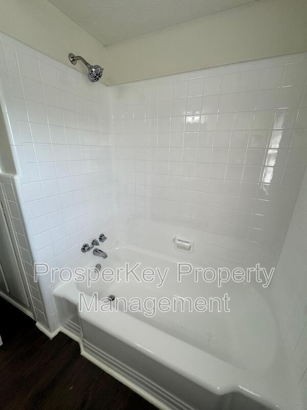 Building Photo - 419 Victoria Dr