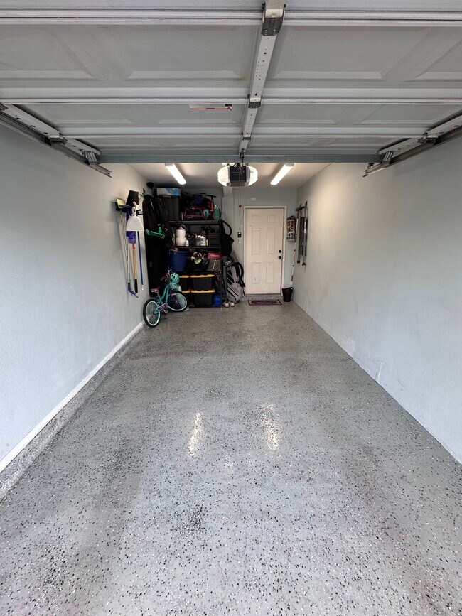 Building Photo - 1220 N 85th Pl