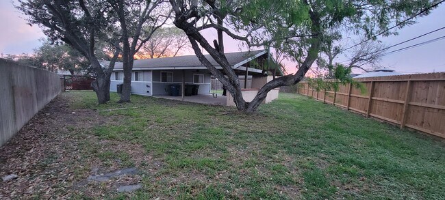 Building Photo - 5244 Larcade Dr