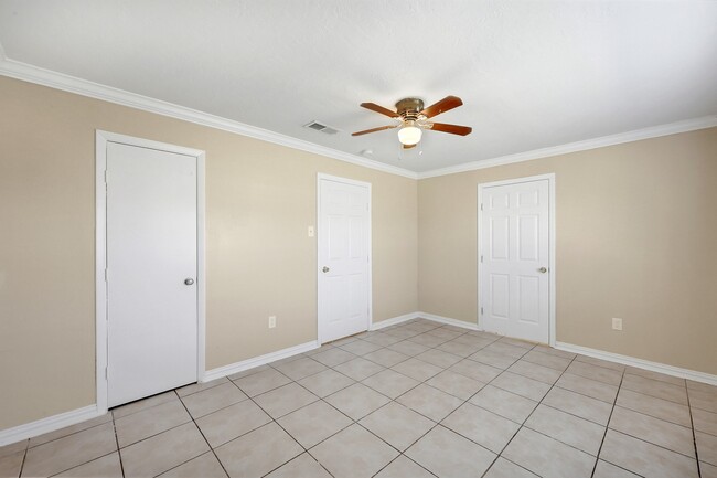 Building Photo - 3722 Rest Home Rd