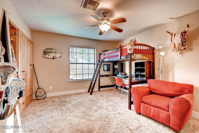 Building Photo - 3437 E Equestrian Trail