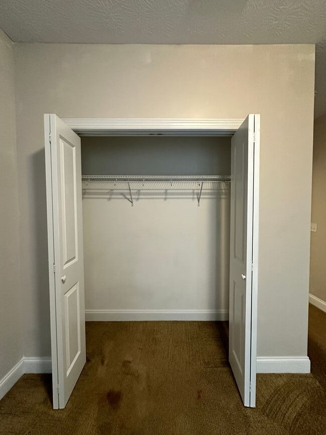 Building Photo - 3BR Craftsman in Canterbury Farms with Mas...