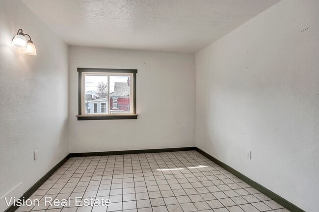 Building Photo - 565 S Main St