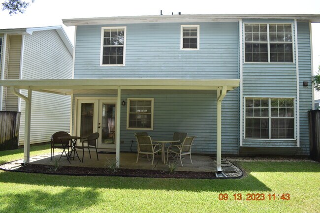 Back area covered patio - 3126 Station Ct