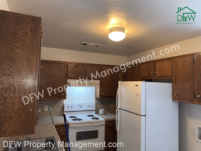 Building Photo - 2 br, 1.5 bath Apartment - Walnut Apartmen...