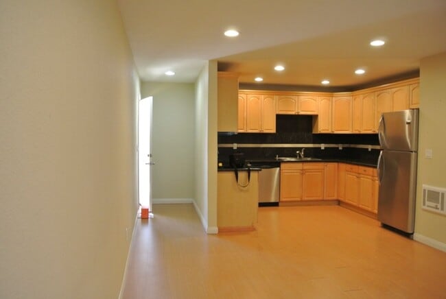Building Photo - 2Bed/1Bath Condo Near Mesa College in San ...