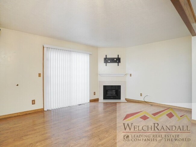 Building Photo - Corner Gem in Washington Terrace – 2BR Com...