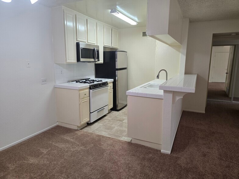 Building Photo - 24518 Nicklaus Dr