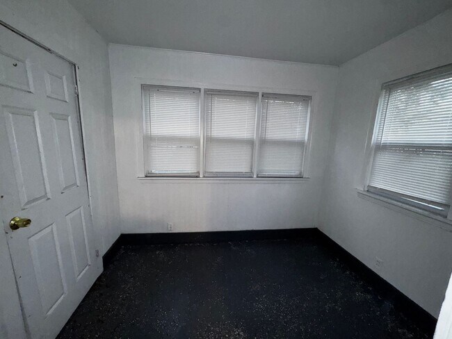 Building Photo - home of 3 bedroom 2 baths