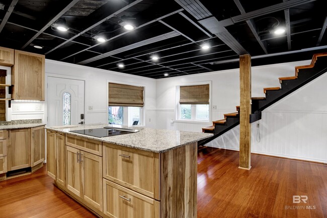 Building Photo - 18870 Highland Dr