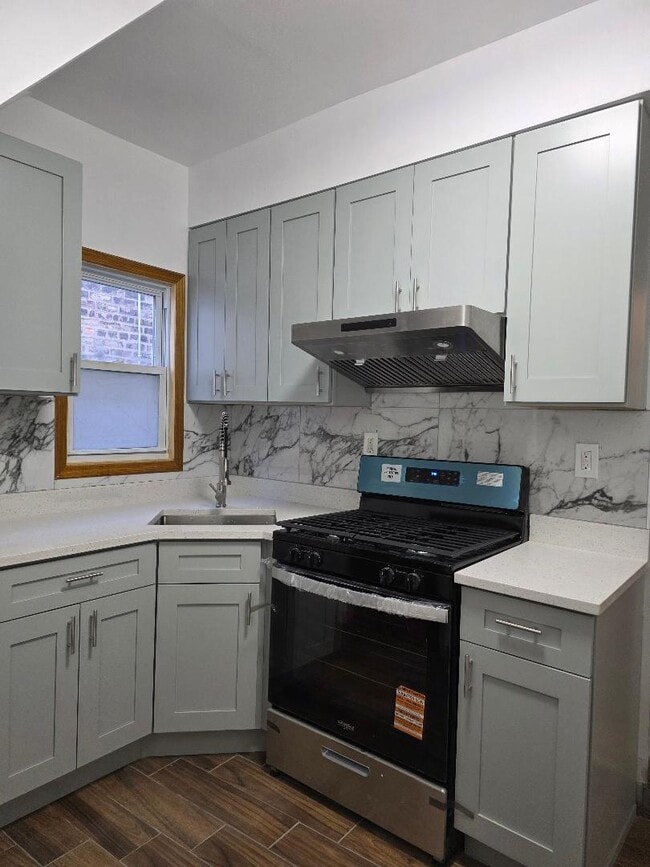 Building Photo - 2949 S Emerald Ave