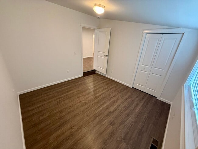 Building Photo - 1329 Elm St