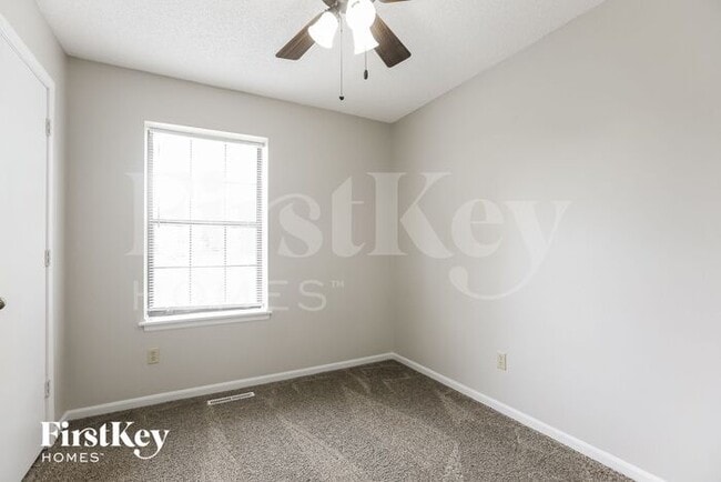 Building Photo - 517 SE Onyx Dr