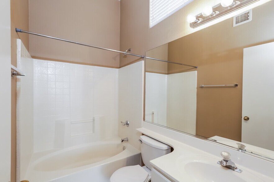 Building Photo - 2030 N 87th Dr