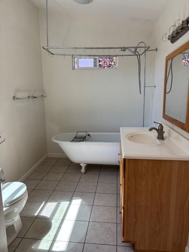 Building Photo - Charming 3 bedroom 2 bath home Sebastopol!!