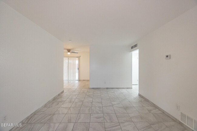 Building Photo - 8307 Mettler Dr