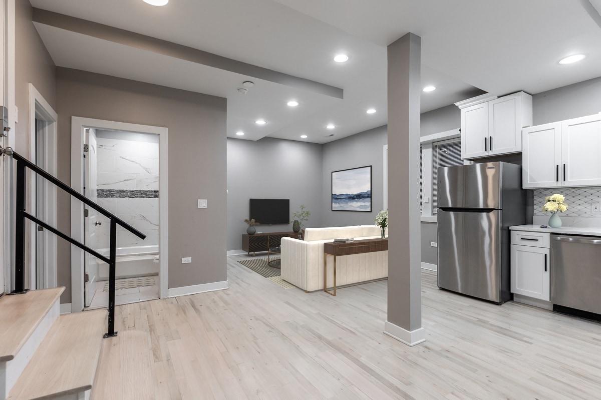 Building Photo - 1430 N Maplewood Ave