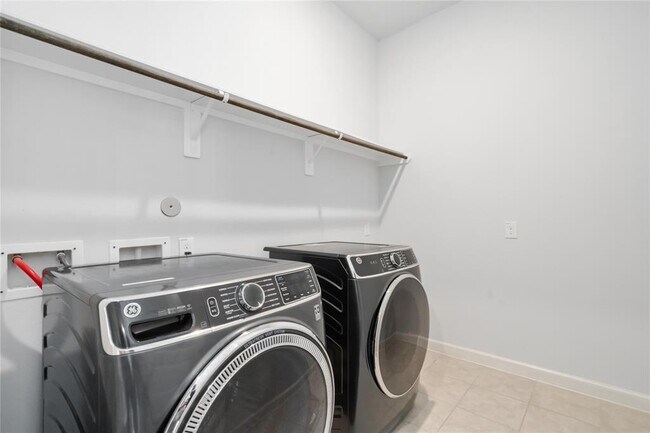 Building Photo - 1303 Gardenia Dr