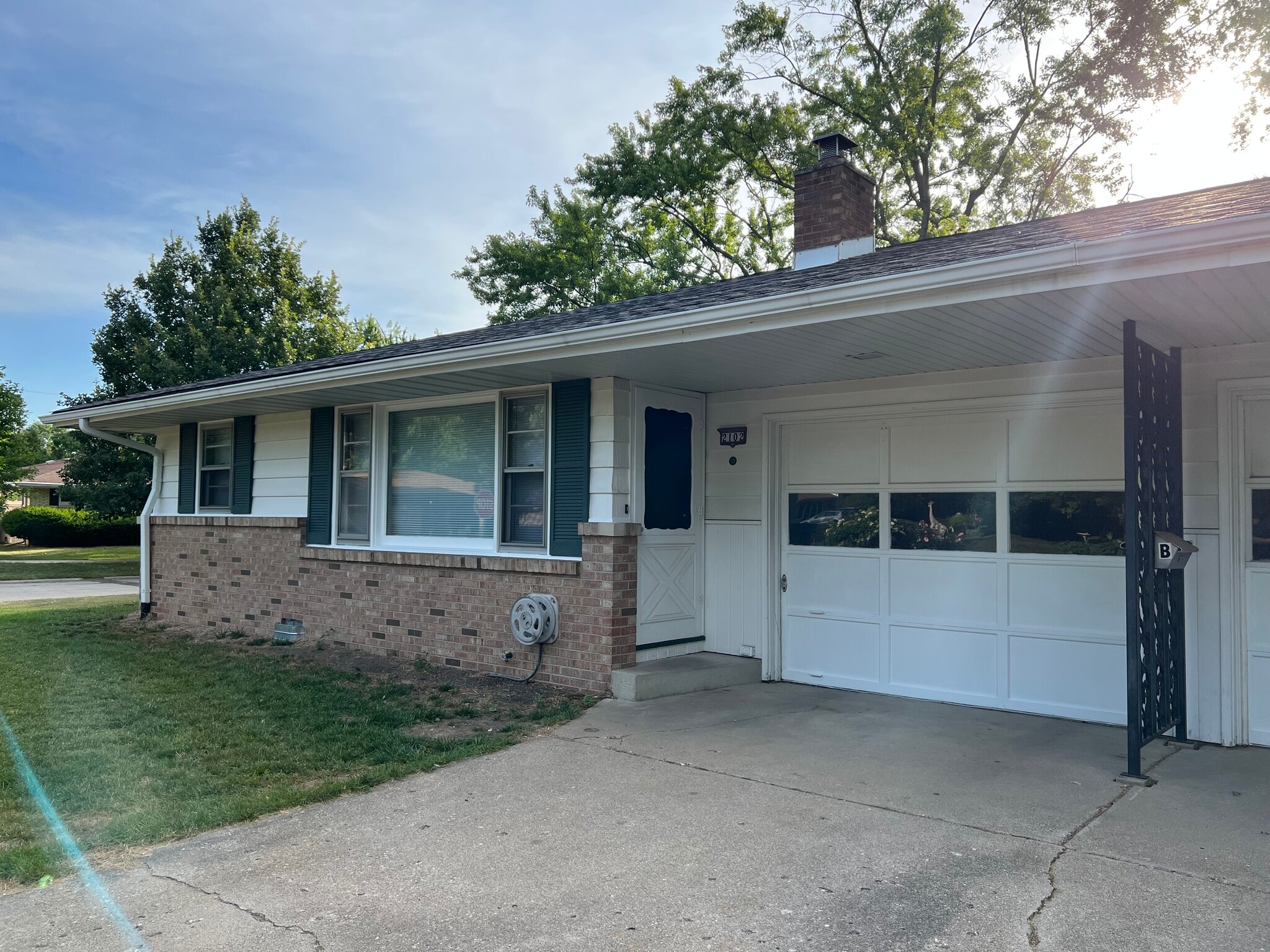 Building Photo - 2102 Pond St