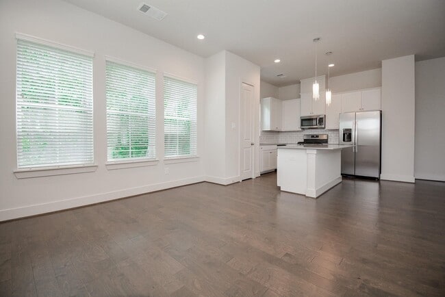 Building Photo - 6017 Cypress St