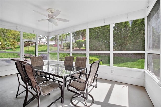 Building Photo - Spacious Ranch in Des Peres