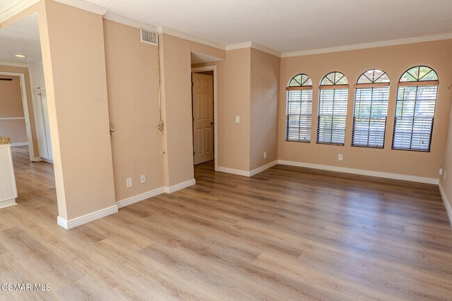 Building Photo - 2704 Simi Hills Ln