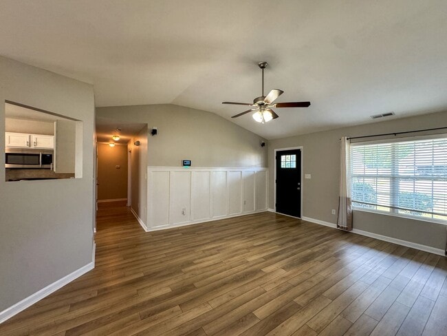 Building Photo - Charming 3 Bed 2 Bath Home in Hope Mills