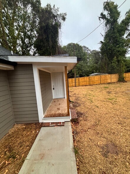 Building Photo - 106 Pharr Ave