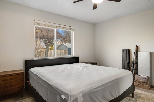 Building Photo - Furnished 3-Bedroom Home with Fenced Yard - Pet Friendly