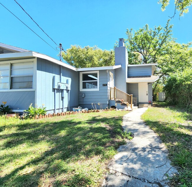 Primary Photo - Beautifully renovated 2/2 duplex in the he...