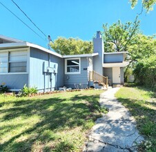 Building Photo - Beautifully renovated 2/2 duplex in the he...