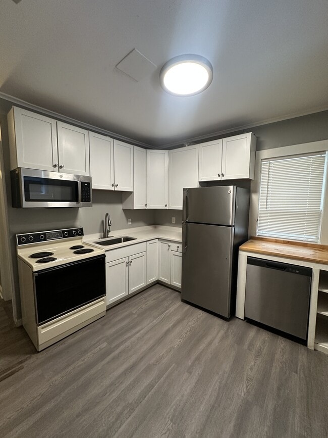 Building Photo - 174 Gardiner Ave