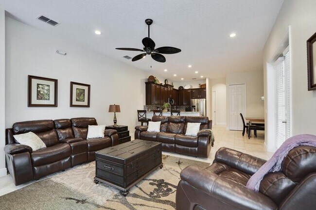 Building Photo - 2708 Formosa Blvd