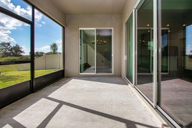 Building Photo - Spacious Like New 4-Bedroom Oasis with 3 F...